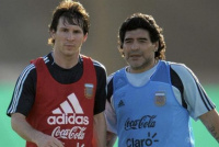 Para los ingleses, Maradona es mejor que Messi