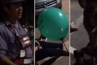 Policía pidió a una nena que desinfle su globo por tener propaganda política