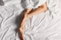 Conocé los beneficios de dormir desnudo 