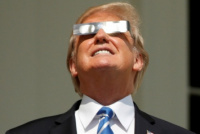 Donald Trump vio el eclipse solar desde la Casa Blanca
