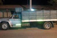 Tras un allanamiento, secuestraron un camión robado en Santa Lucía