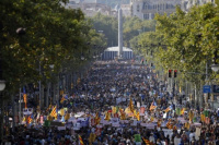 Multitudinaria protesta contra el terrorismo en Barcelona