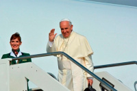 El Papa partió hacia Colombia para dar el 