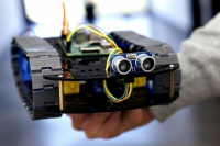 Alumnos de la Universidad Nacional de La Plata desarrollaron un robot que recolecta basura 