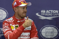 Vettel se quedó con la pole en Singapur