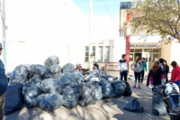 Egresados solidarios: ya juntaron toneladas de material reciclable