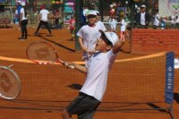 Los chicos disfrutaron a pleno en un día de tenis junto a Guillermo Coria 