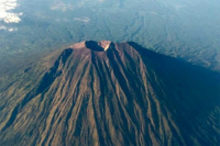 Más de 120 mil evacuados por el peligro de erupción del volcán Agung