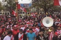 Peruanos realizaron un banderazo en Buenos Aires