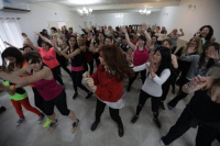 Cristina Kirchner bailó zumba durante un acto de campaña