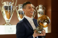 Cristiano Ronaldo subastó el Balón de Oro ganado en el 2013 con fines benéficos