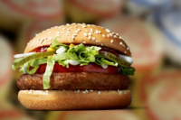  ¿El fin de una era? McDonald's presentó su primera hamburguesa vegana