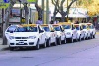 Tras el aumento de la nafta, aseguran que en noviembre subirá la tarifa de taxis y remises