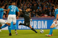 Con goles de Agüero y Otamendi, el Manchester City derrotó al Napoli y clasificó