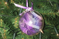 Una abuela colgó una tanga en el arbolito de Navidad pensando que era un adorno