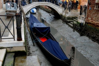 En Venecia, un paisaje insólito: los canales se quedaron sin agua