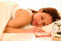 Los beneficios de dormir sobre el lado izquierdo 