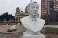 Retirarán el busto de Néstor Kirchner de una plaza de Morón