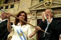 Cristina Kirchner denunció que Bonadio sustrajo las bandas y bastones presidenciales de su domicilio