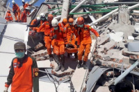 Indonesia: asciende a 832 los muertos por el tsunami