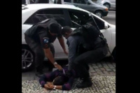 Un policía mató a un ladrón en Brasil, fue aplaudido y gritó: 