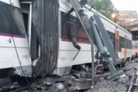 Descarriló un tren en Barcelona: hay al menos un muerto y varios heridos
