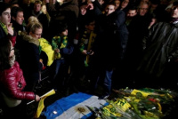 Miles de hinchas lloran en Nantes por el goleador Emiliano Sala