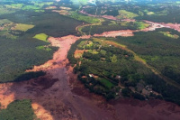 Se rompió una represa de residuos minerales en Brasil: hay 200 personas desaparecidas por una avalancha de barro y agua