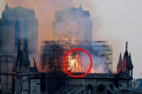 Aseguró haber visto la figura de Cristo entre las llamas de Notre Dame