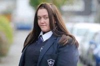 Indignante: la echaron del colegio porque no le entraba el uniforme