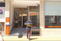 Allanan cajas de seguridad en la casa central del Banco Galicia en San Juan