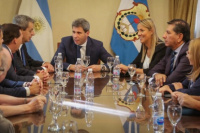  Uñac mantuvo la primera reunión con el Gabinete de su nueva gestión