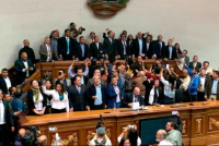 Crisis en Venezuela: Guaidó logró entrar al Parlamento