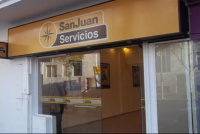 Motochorros armados se llevaron más de $189.000 de un San Juan Servicio