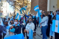 17A: cientos de sanjuaninos se manifestaron en la plaza 25 de Mayo