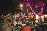 Con mesas al aire libre, bares y restaurantes sanjuaninos vuelven a la actividad