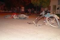 Fuerte choque entre una moto y una bici: el ciclista fue hospitalizado