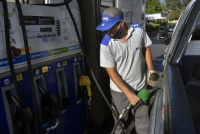 Este sábado la nafta aumentó un 7,5%: así quedaron los precios en San Juan