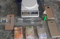 En un allanamiento por robo encontraron droga, dinero en efectivo y celulares