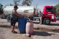 La Fundación Vendedores del Parque de Mayo donó diez mil litros de agua a Mogna 