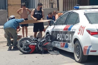 Motociclista impactó contra un patrullero y terminó gravemente herido