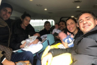Familias argentinas y sus bebés por vientres subrogados llegaron a Polonia