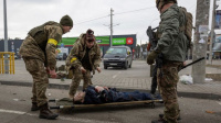 Fuertes imagenes: una familia murió tras la caída de una bomba en Ucrania