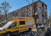 Un misil ruso destruyó un barrio residencial de Kiev