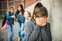 La importancia de la denuncia ante casos de bullying adolescente