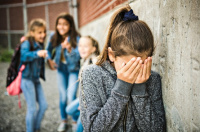 La importancia de la denuncia ante casos de bullying adolescente