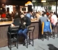 Escracharon a un hombre que maltrató a una joven en un conocido bar sanjuanino