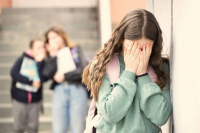“Te voy a hacer masticar los ojos”: la brutal amenaza de un padre a un alumno que le hizo bullying a su hija