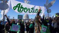 Figuras de Hollywood se expresaron en contra de la anulación al derecho al aborto en EE. UU.