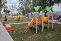 Chimbas tiene un nuevo espacio verde con juegos para niños